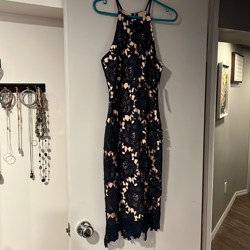 BNWT Lulus Navy/Nude lace dress Stunning dress! Never worn with tags!!